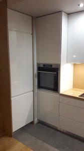 słupek lodówka i piekarnik